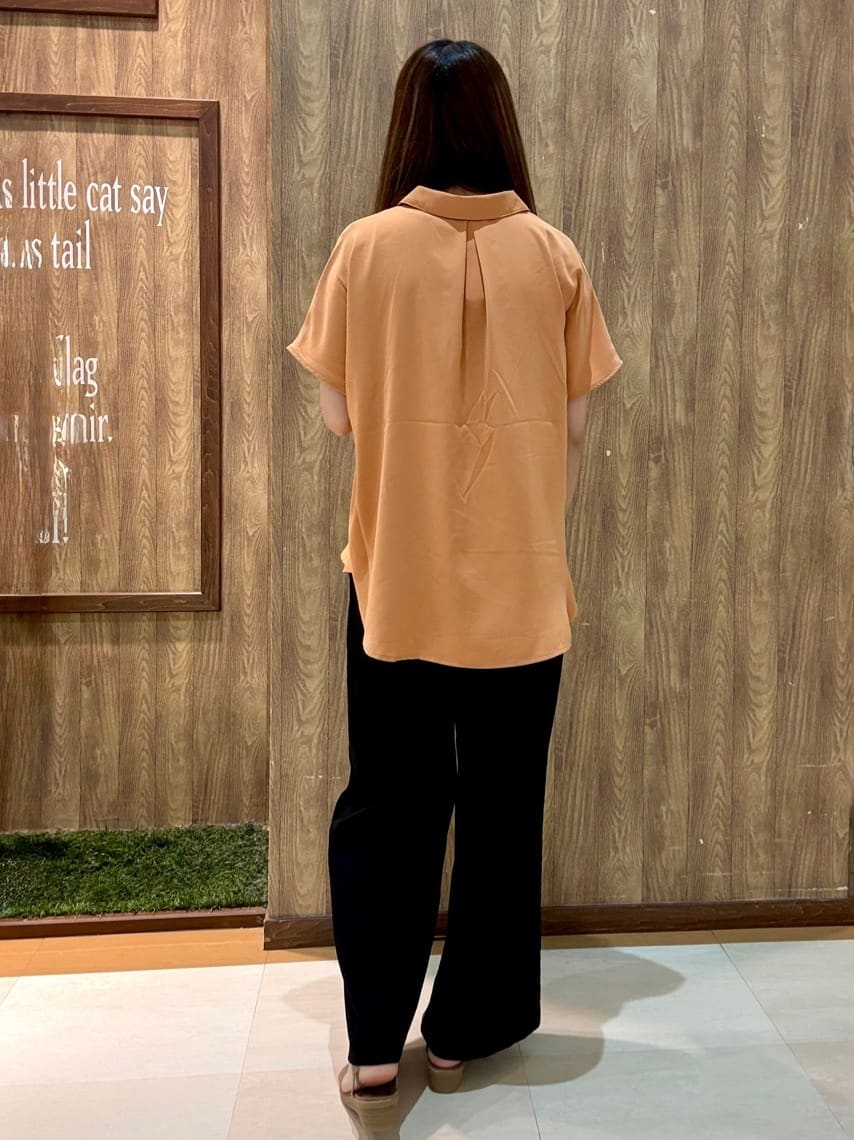 znまるさんの「SHOO･LA･RUE｜【洗える/S-LL/プチプラ】さらっとすっきりきれい見え スキッパーブラウス」を使ったコーディネート