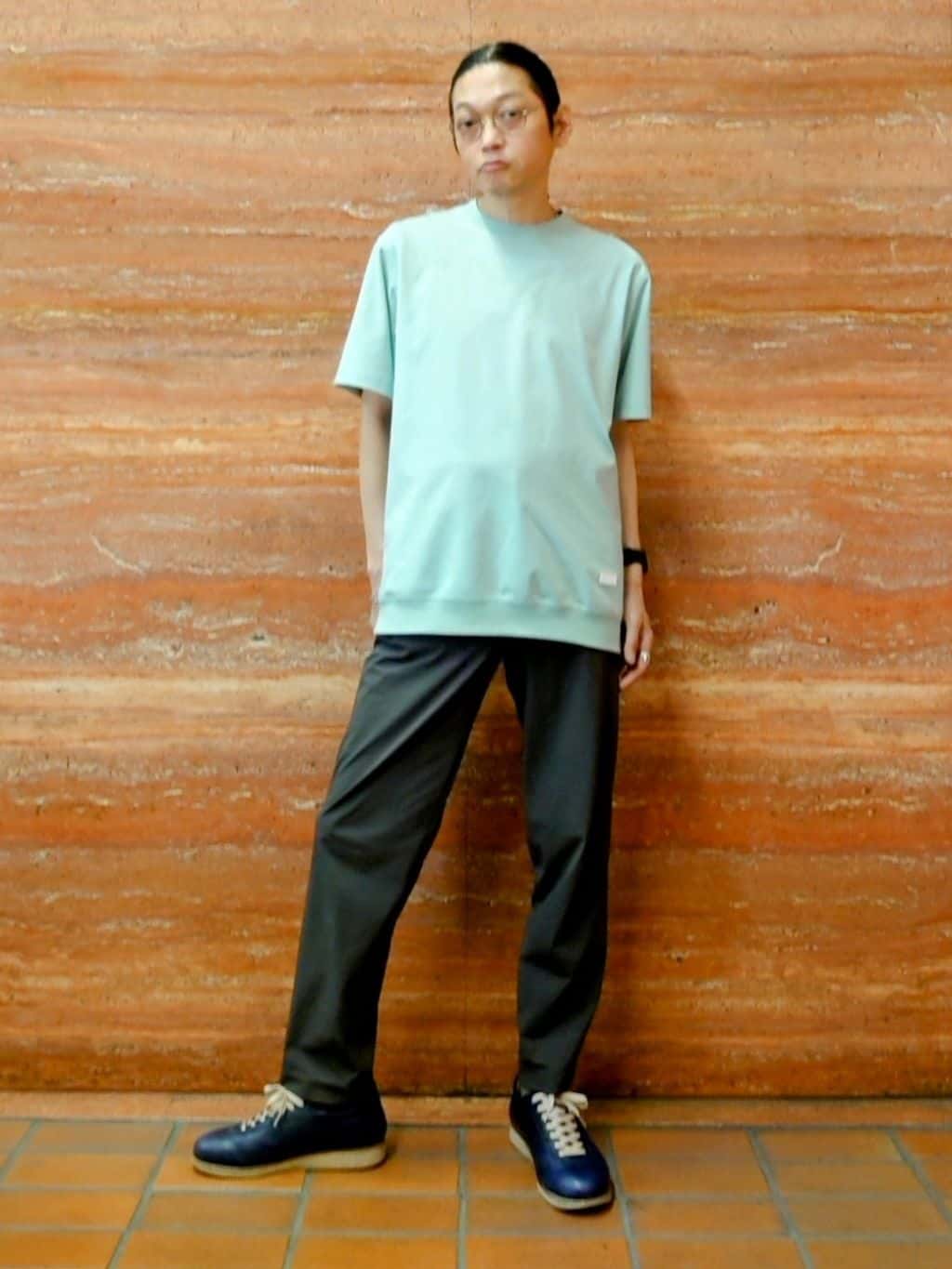 かしげるさんの「TAKEO KIKUCHI｜【抗菌防臭／5サイズ展開】ハイゲージポンチ Tシャツ」を使ったコーディネート