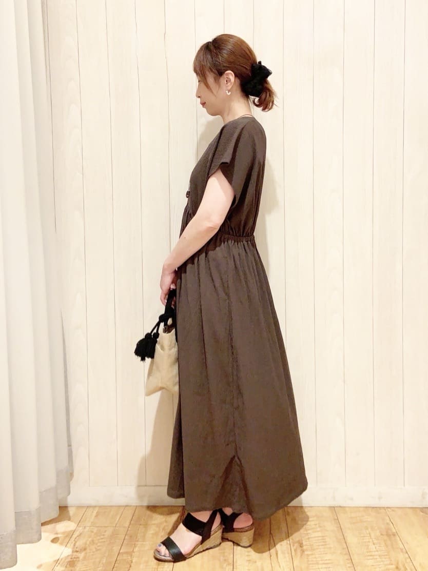 あいこさんの「SHOO･LA･RUE｜【前後2WAY】さらりと大人上品に 楊柳フレンチワンピース」を使ったコーディネート