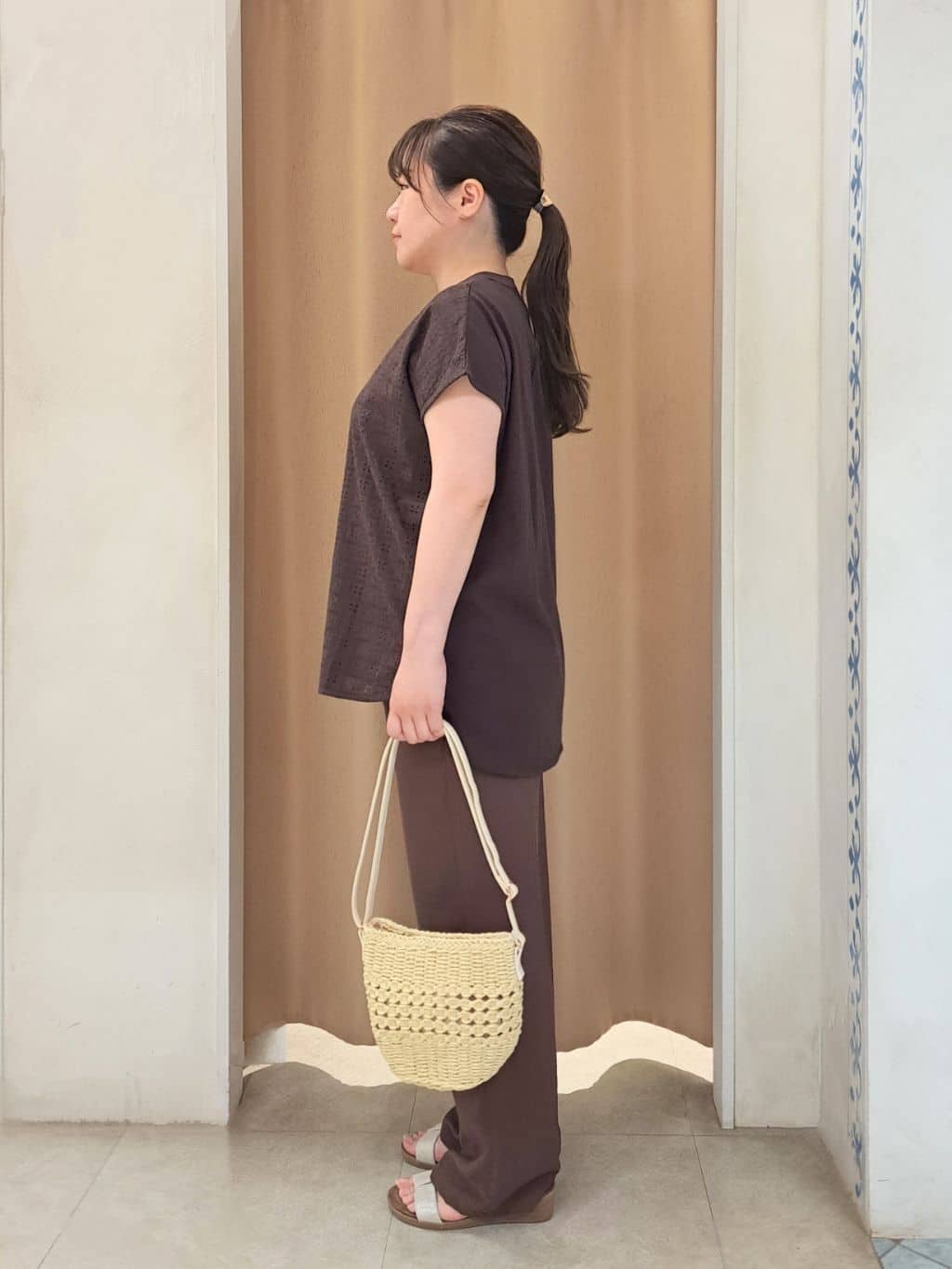 sho*さんの「SHOO･LA･RUE｜◆【S-LL/ひんやり】楽してきれい見え ドビースラブ ストレートパンツ」を使ったコーディネート