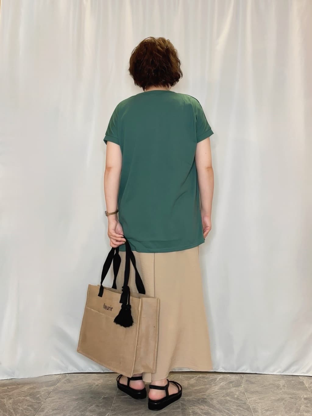 たみさんの「SHOO･LA･RUE｜【S-LL/ひんやり】さらっとタッチできれい見え ピンタックスカーチョ」を使ったコーディネート