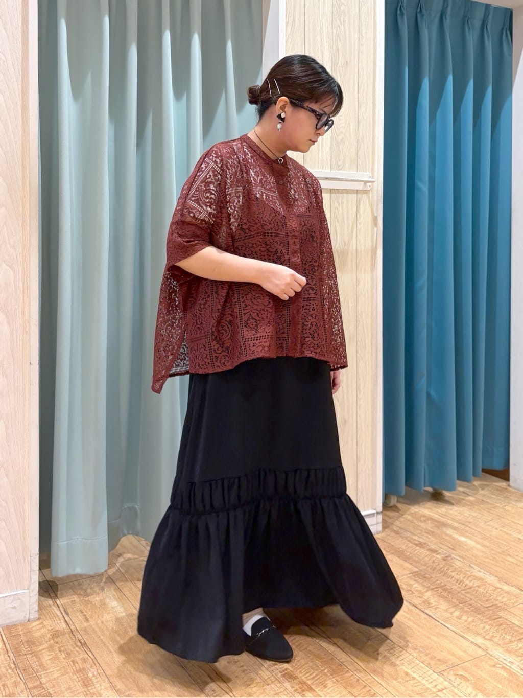 砂糖さんの「SHOO･LA･RUE｜大人レトロスタイルに レースポンチョシャツ」を使ったコーディネート