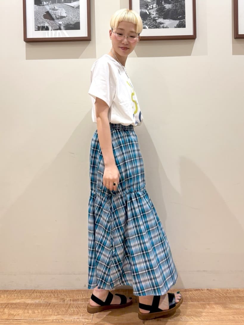 Ayumiさんの「SHOO･LA･RUE｜【S-LL/ひんやり/汗ジミ軽減/UVカット】グラフィックアソートTシャツ」を使ったコーディネート