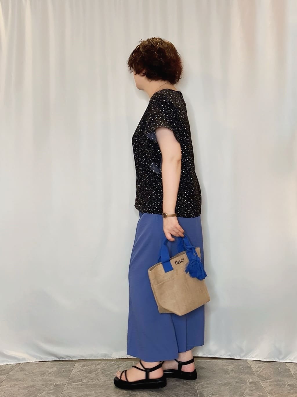 たみさんの「SHOO･LA･RUE｜【S-LL/ひんやり】さらっとタッチできれい見え ピンタックスカーチョ」を使ったコーディネート