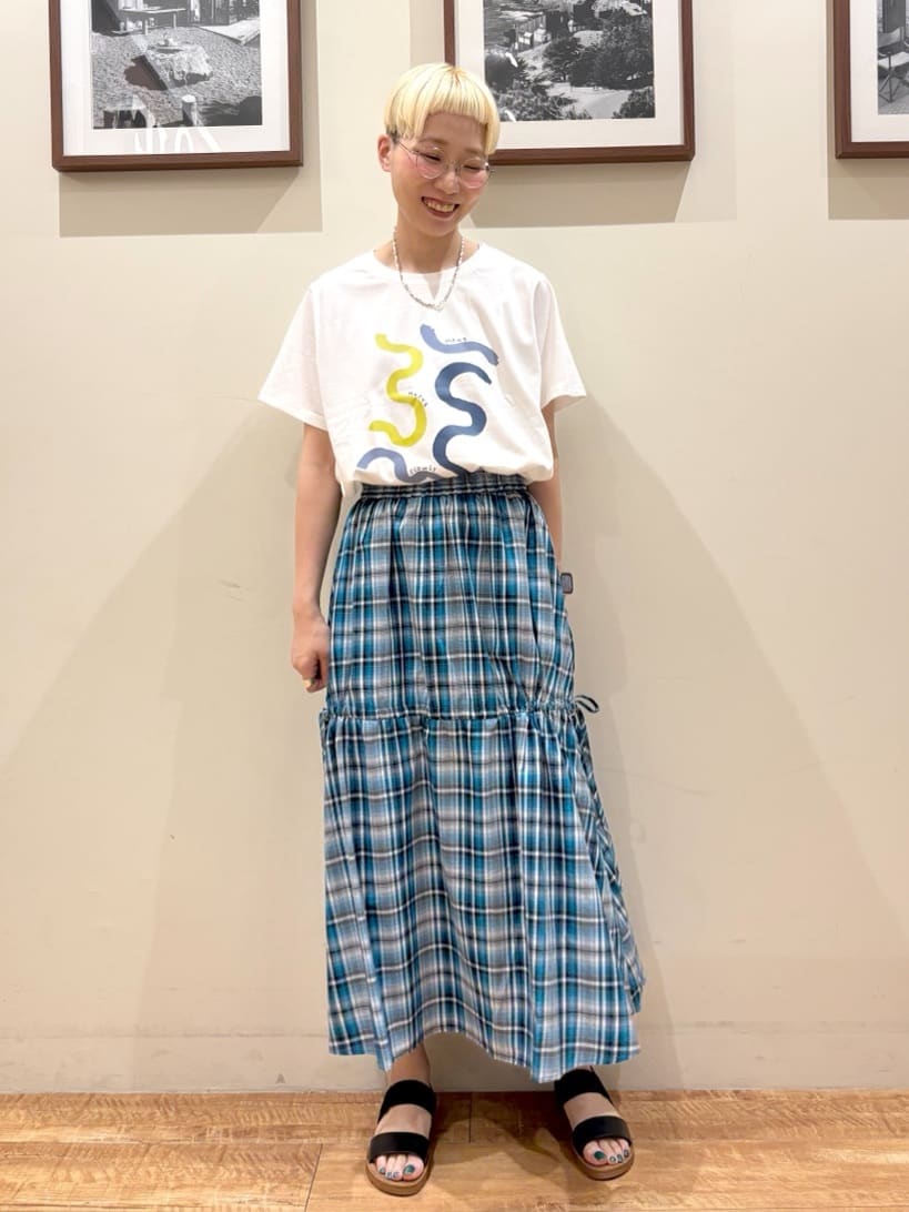 Ayumiさんの「SHOO･LA･RUE｜【S-LL/ひんやり/汗ジミ軽減/UVカット】グラフィックアソートTシャツ」を使ったコーディネート