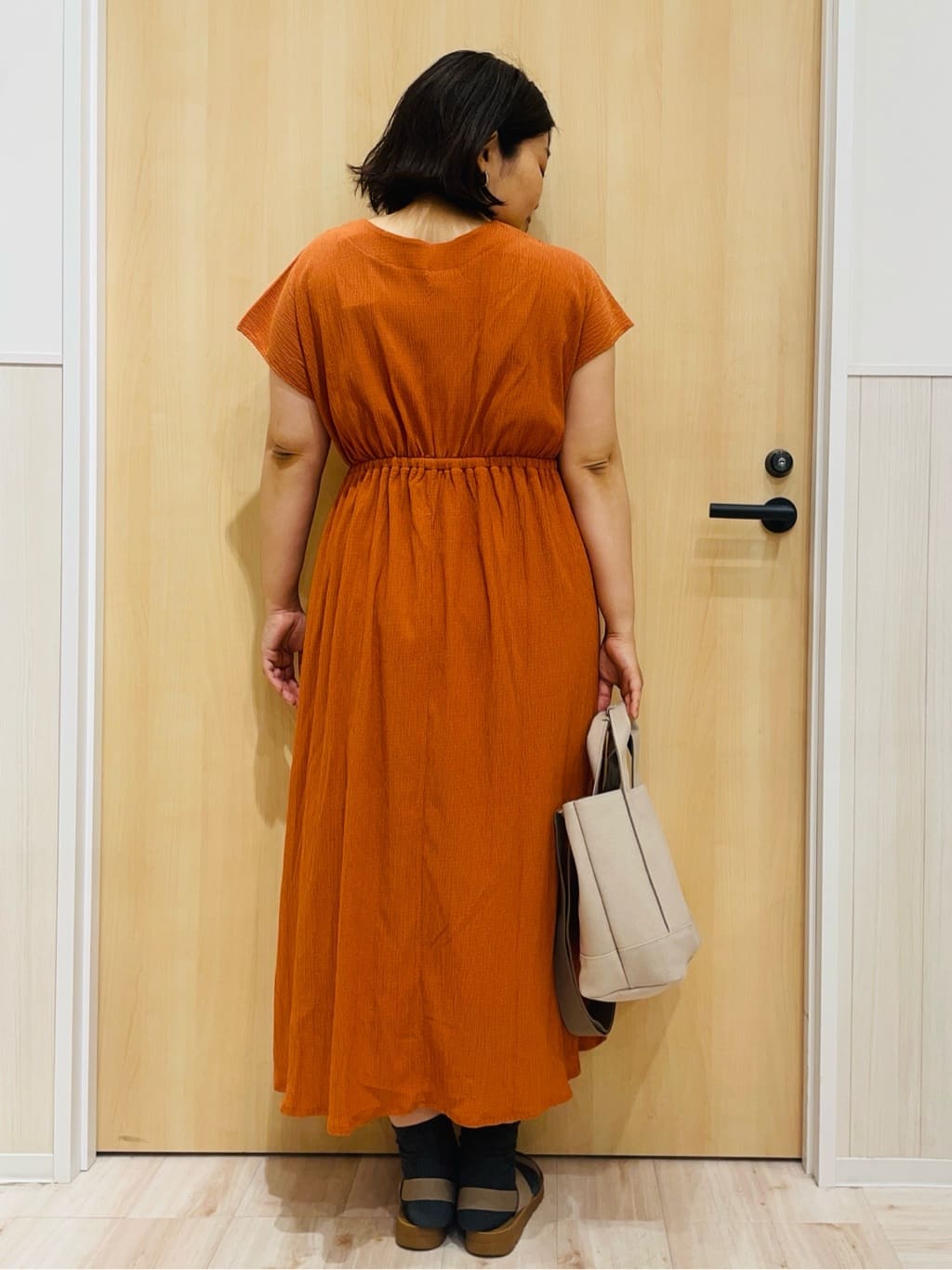 すーさんの「SHOO･LA･RUE｜【前後2WAY】さらりと大人上品に 楊柳フレンチワンピース」を使ったコーディネート
