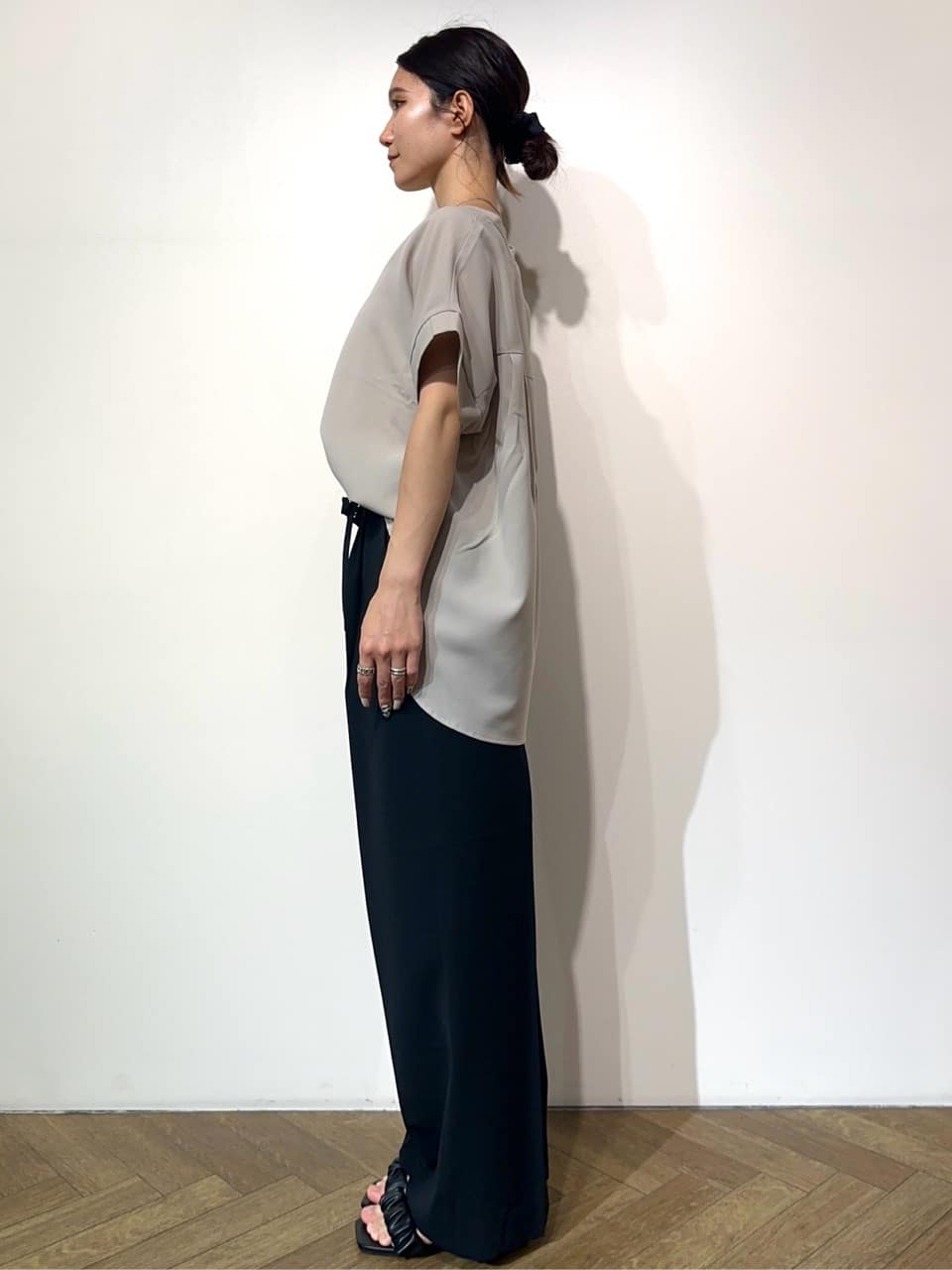 mikuさんの「OPAQUE.CLIP｜《7色展開／SS-LLサイズ》ストレッチスキッパーブラウス／セットアップ対応【洗濯機洗い可／防シワ】」を使ったコーディネート