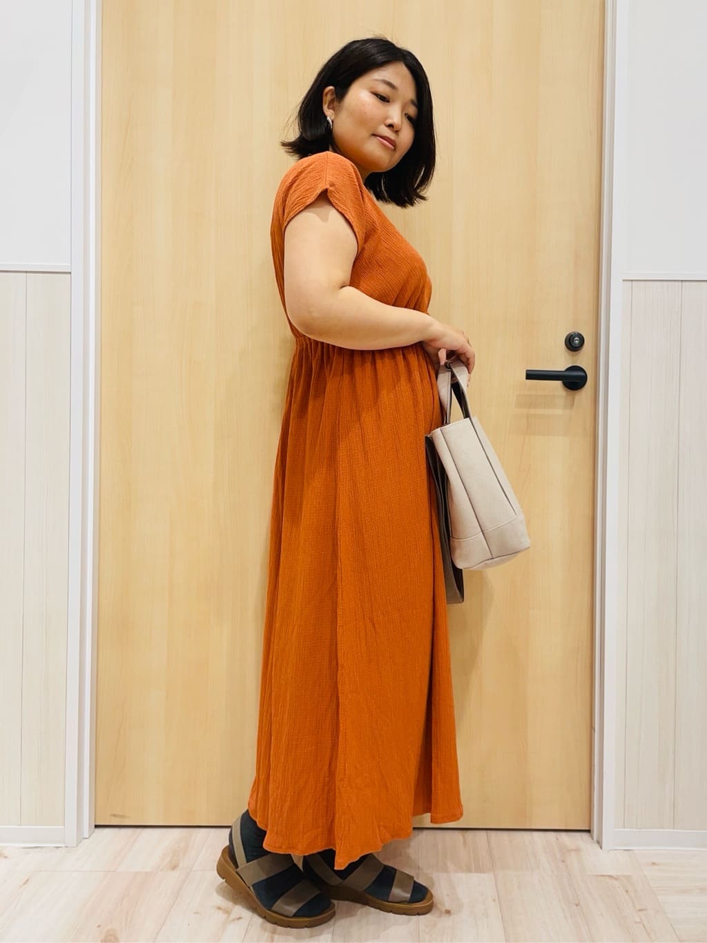 すーさんの「SHOO･LA･RUE｜【前後2WAY】さらりと大人上品に 楊柳フレンチワンピース」を使ったコーディネート