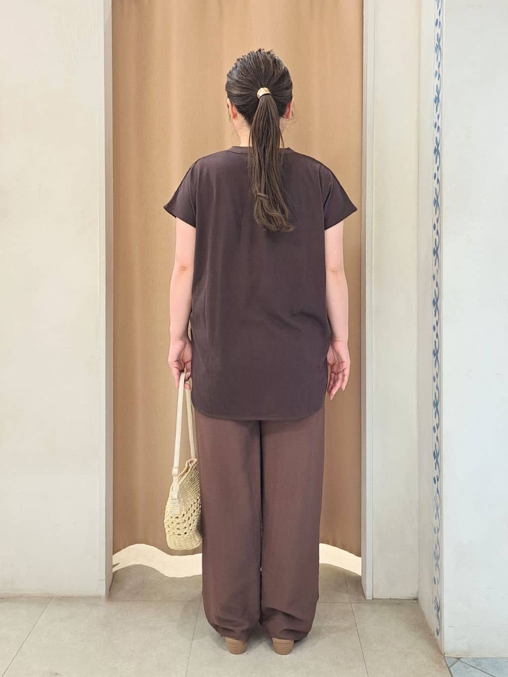 sho*さんの「SHOO･LA･RUE｜◆【S-LL/ひんやり】楽してきれい見え ドビースラブ ストレートパンツ」を使ったコーディネート