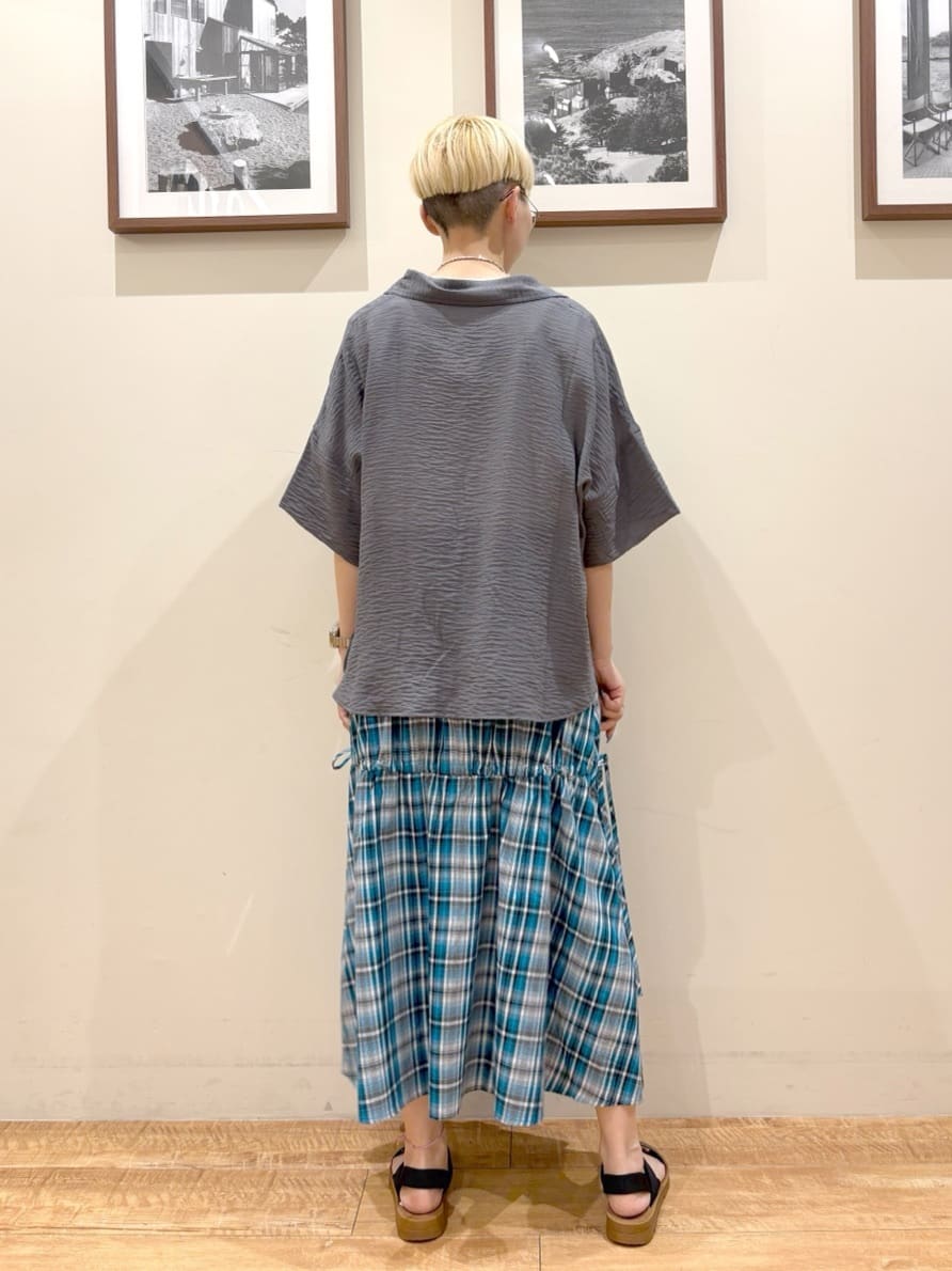 Ayumiさんの「SHOO･LA･RUE｜【S-LL/ひんやり/汗ジミ軽減/UVカット】グラフィックアソートTシャツ」を使ったコーディネート