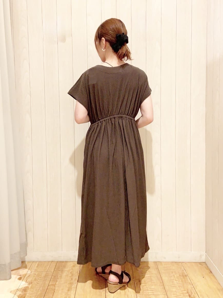あいこさんの「SHOO･LA･RUE｜【前後2WAY】さらりと大人上品に 楊柳フレンチワンピース」を使ったコーディネート