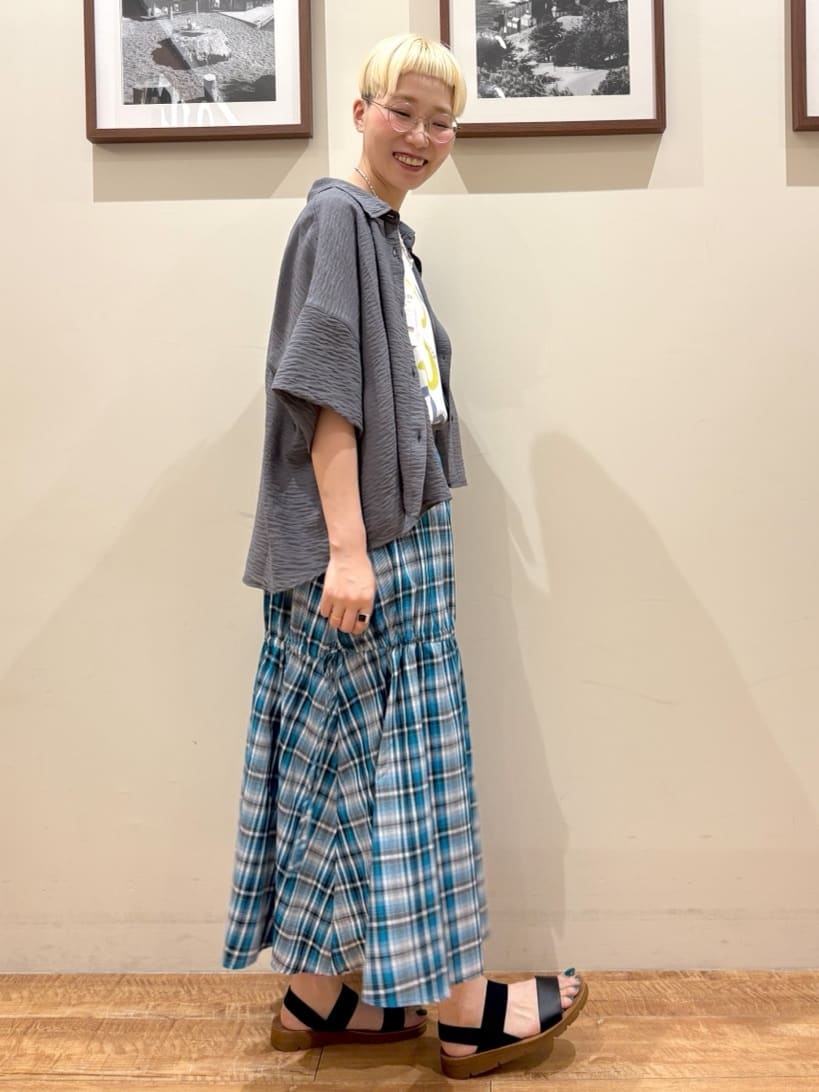Ayumiさんの「SHOO･LA･RUE｜【S-LL/ひんやり/汗ジミ軽減/UVカット】グラフィックアソートTシャツ」を使ったコーディネート