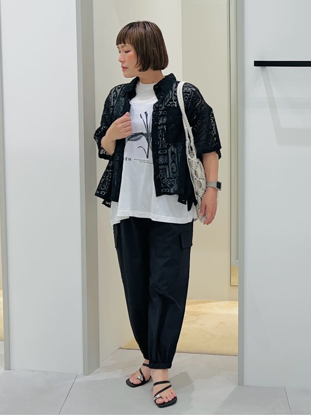 タナさんの「THE SHOP TK｜異素材切替フォトプリントTシャツ【洗える】」を使ったコーディネート