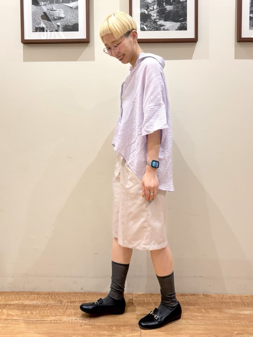 Ayumiさんの「SHOO･LA･RUE｜ゆるっと感がこなれ見え ワッシャーシアー半袖シャツ」を使ったコーディネート