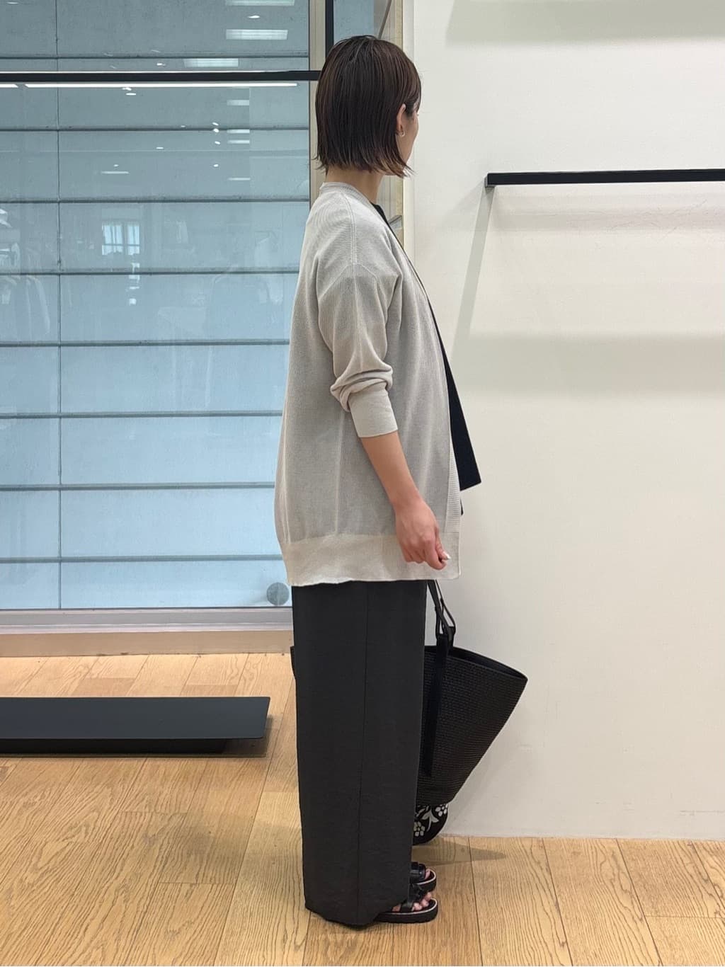 asamiさんの「INDIVI｜【90cm四方】ボタニカル柄大判スカーフ」を使ったコーディネート