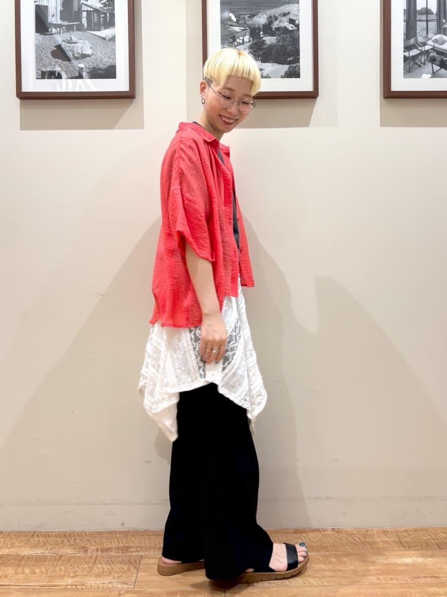 Ayumiさんの「SHOO･LA･RUE｜ゆるっと感がこなれ見え ワッシャーシアー半袖シャツ」を使ったコーディネート