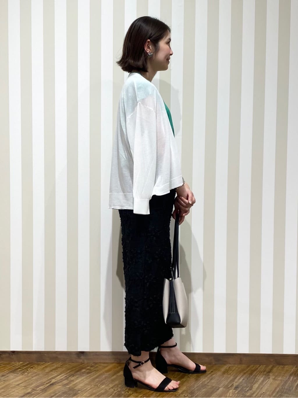 SAOさんの「SHOO･LA･RUE｜【S-LL/洗濯後しわになりにくい】上品にきれい見え スラブギャザーブラウス」を使ったコーディネート