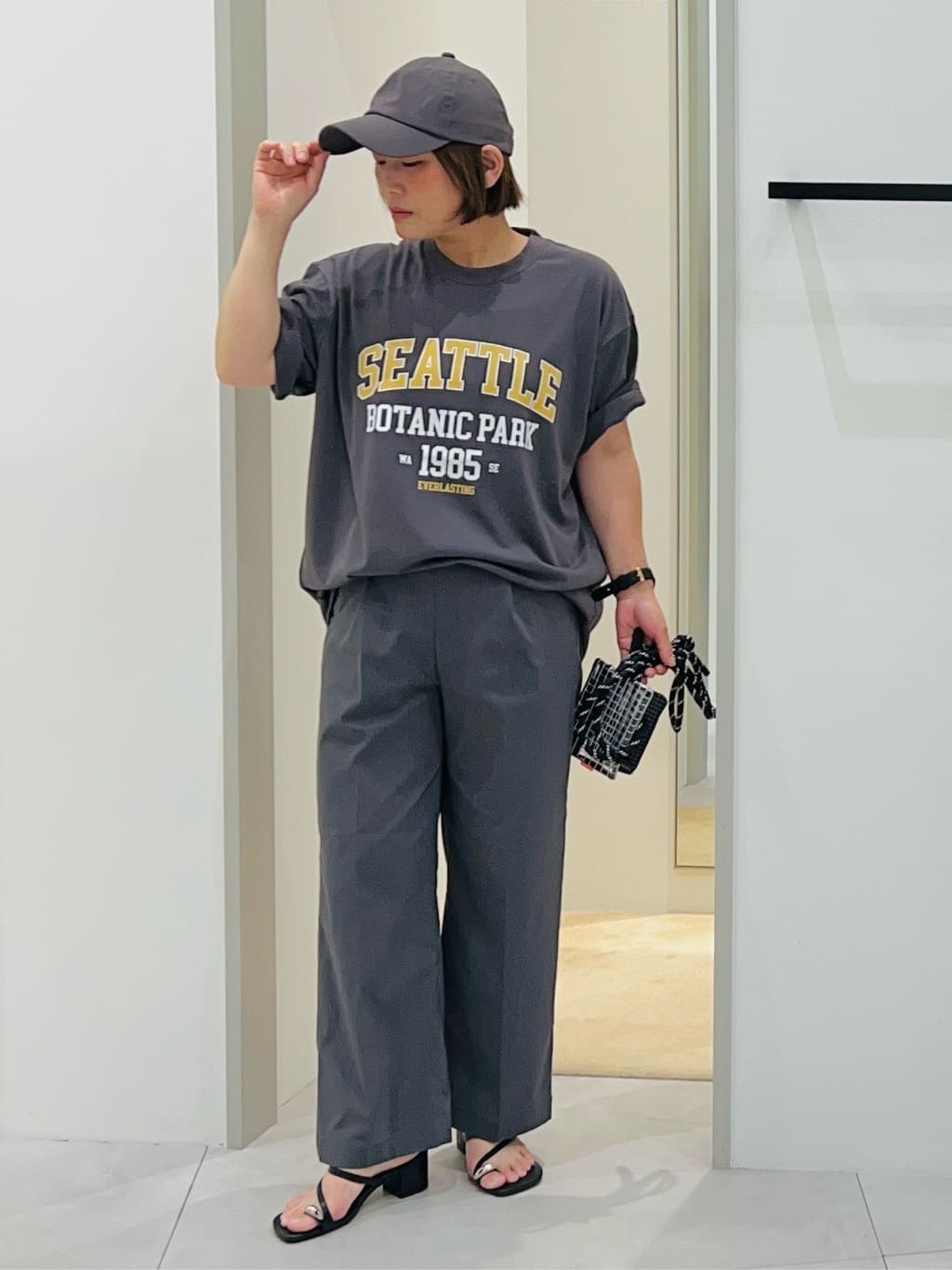 タナさんの「THE SHOP TK｜カレッジロゴ半袖Tシャツ /親子リンク/洗濯機OK」を使ったコーディネート