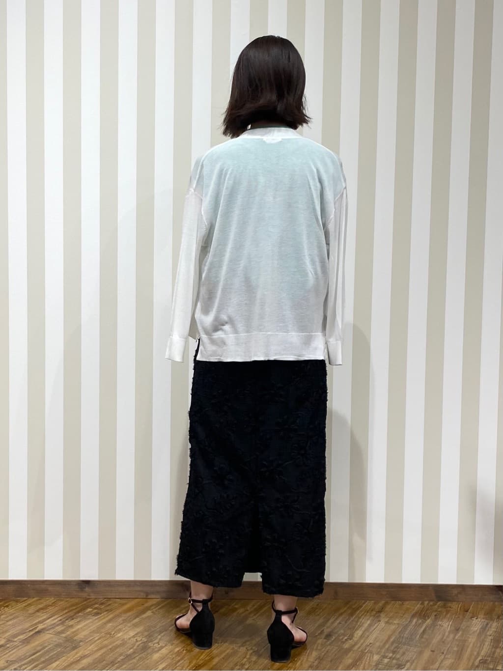 SAOさんの「SHOO･LA･RUE｜【S-LL/洗濯後しわになりにくい】上品にきれい見え スラブギャザーブラウス」を使ったコーディネート