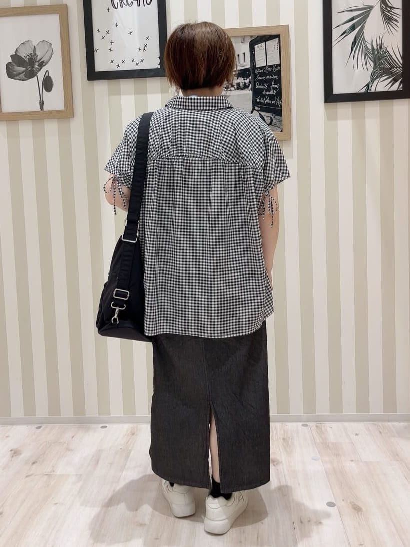 ma_miさんの「SHOO･LA･RUE｜◆【S-LL/ひんやり】後ろ姿も抜かりなく インせず着られる バックギャザーシャツ」を使ったコーディネート