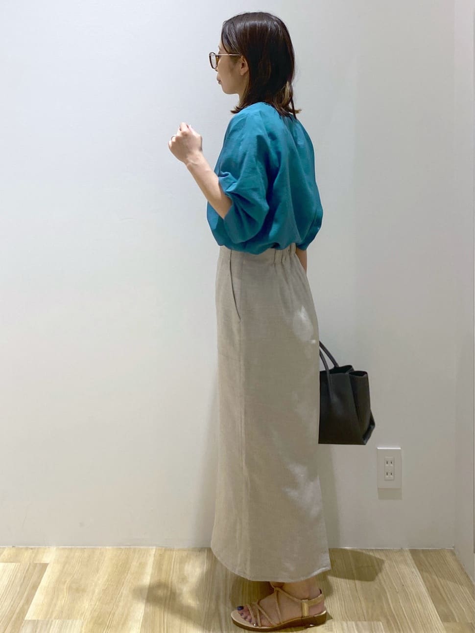 えりさんの「OPAQUE.CLIP｜《美人百花掲載》ストレッチリネンライクタイトスカート【洗濯機洗い可】」を使ったコーディネート