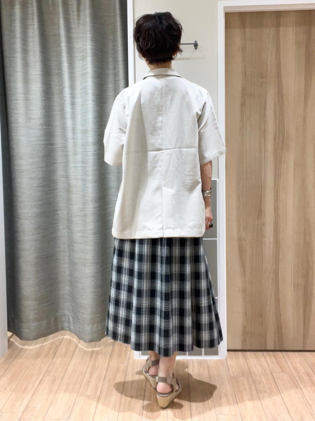 ヨッコさんの「grove｜軽やかに羽織れて、きちんと見え ハーフスリーブテーラードジャケット」を使ったコーディネート