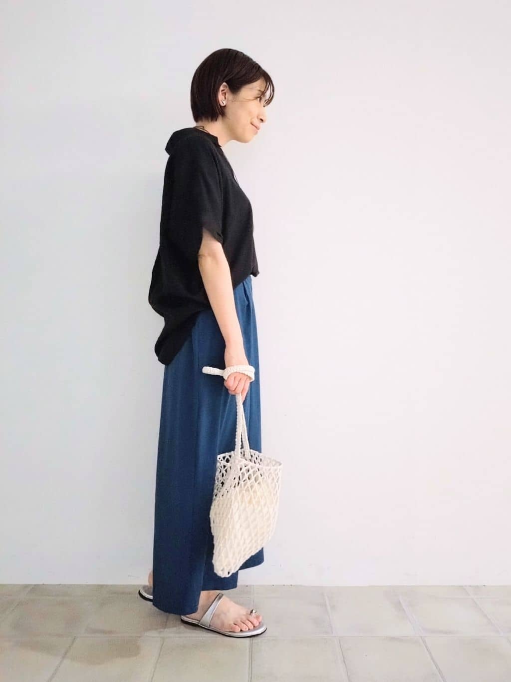 miomioさんの「SHOO･LA･RUE｜【S-LL/UV/接触冷感/抗菌防臭】体型を自然にカバー フレンチリネンブレンド襟付ドルマンシャツ」を使ったコーディネート