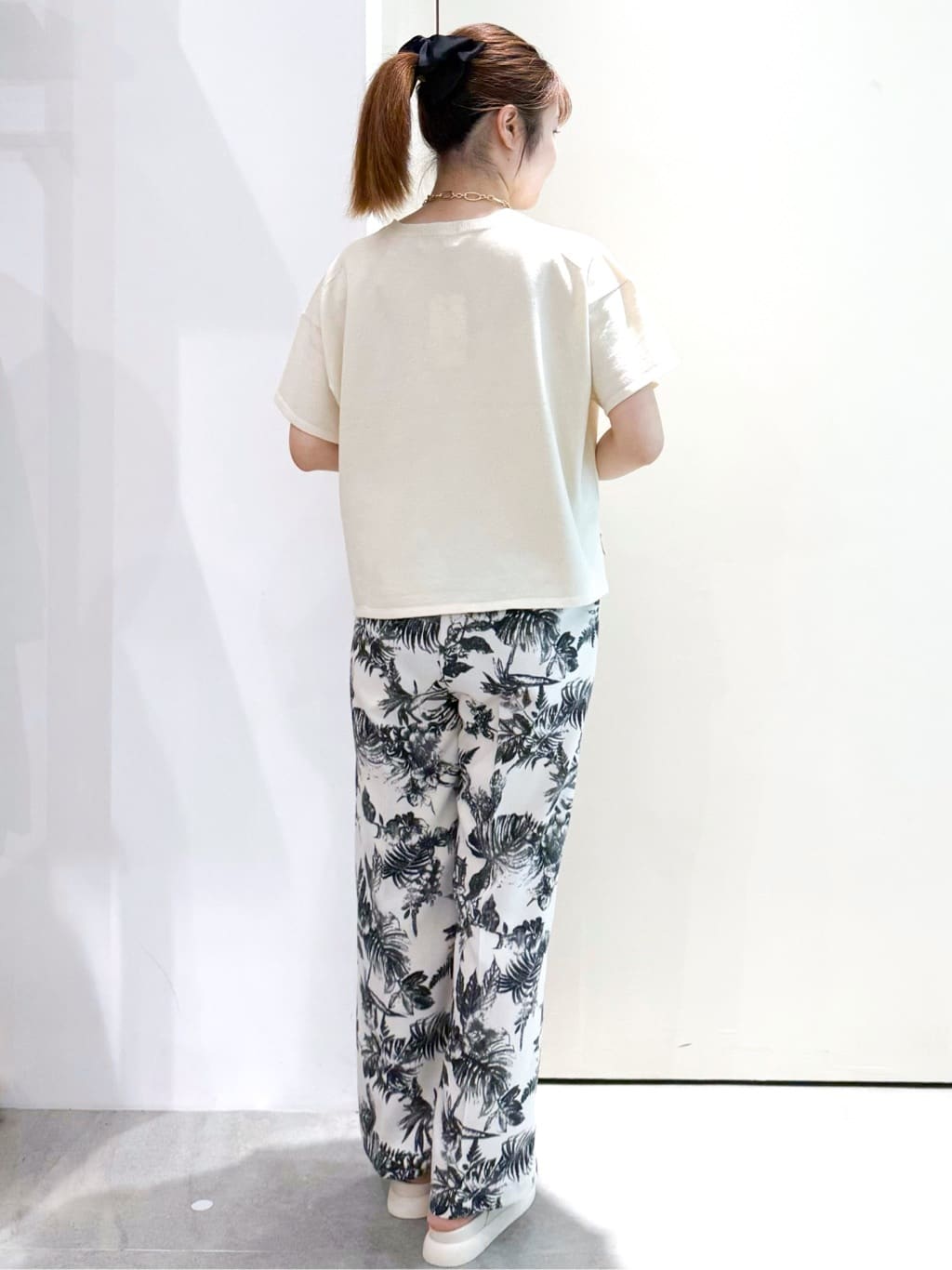 sayaさんの「OPAQUE.CLIP｜スパンコールサマーニット【洗濯機洗い可／抗ピル】」を使ったコーディネート