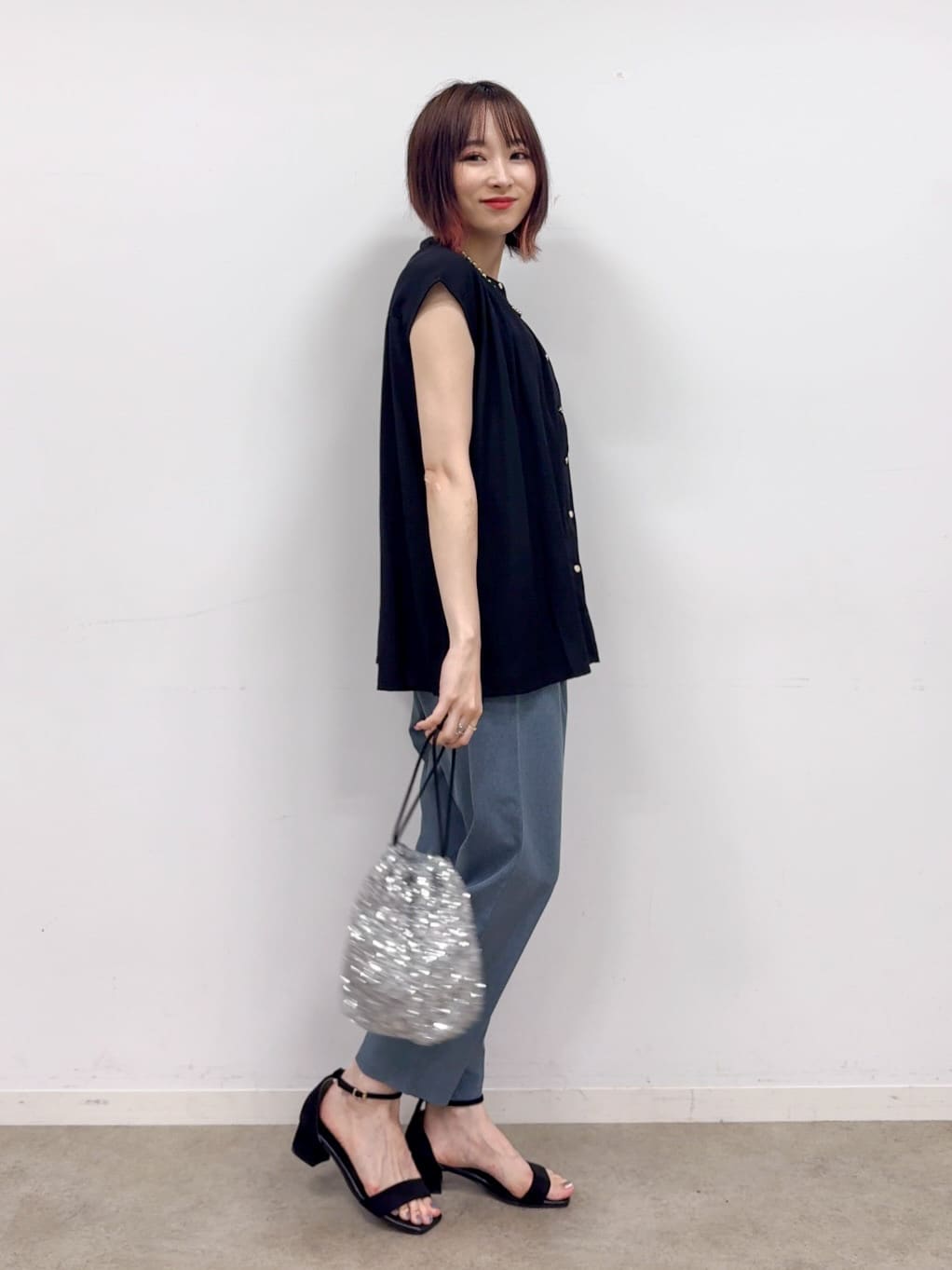 𝐜𝐡𝐢𝐤𝐚さんの「SHOO･LA･RUE｜【S-LL/洗濯後しわになりにくい】上品にきれい見え スラブギャザーブラウス」を使ったコーディネート