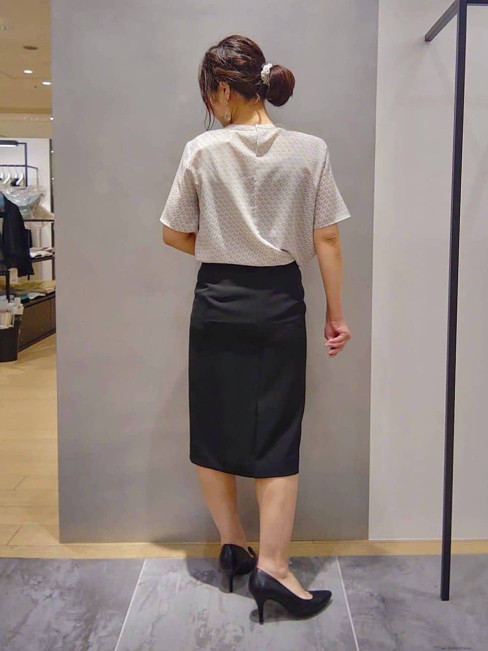 TOMOMIさんの「INDIVI｜【定番スーツ／UVケア／洗える】ウール調ノーカラージャケット」を使ったコーディネート