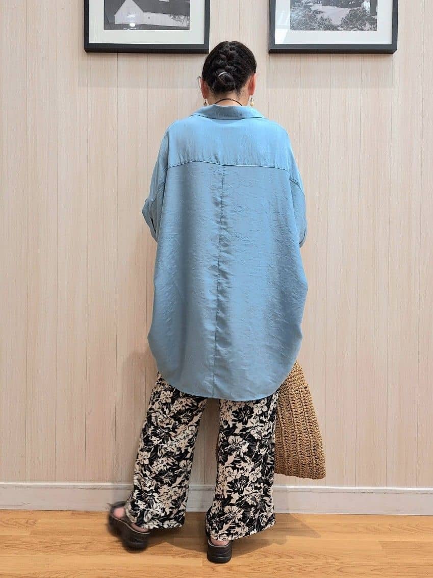 Saoさんの「SHOO･LA･RUE｜【ひんやり/選べる2柄】大人のリラックスコーデに プリント柄パンツ」を使ったコーディネート