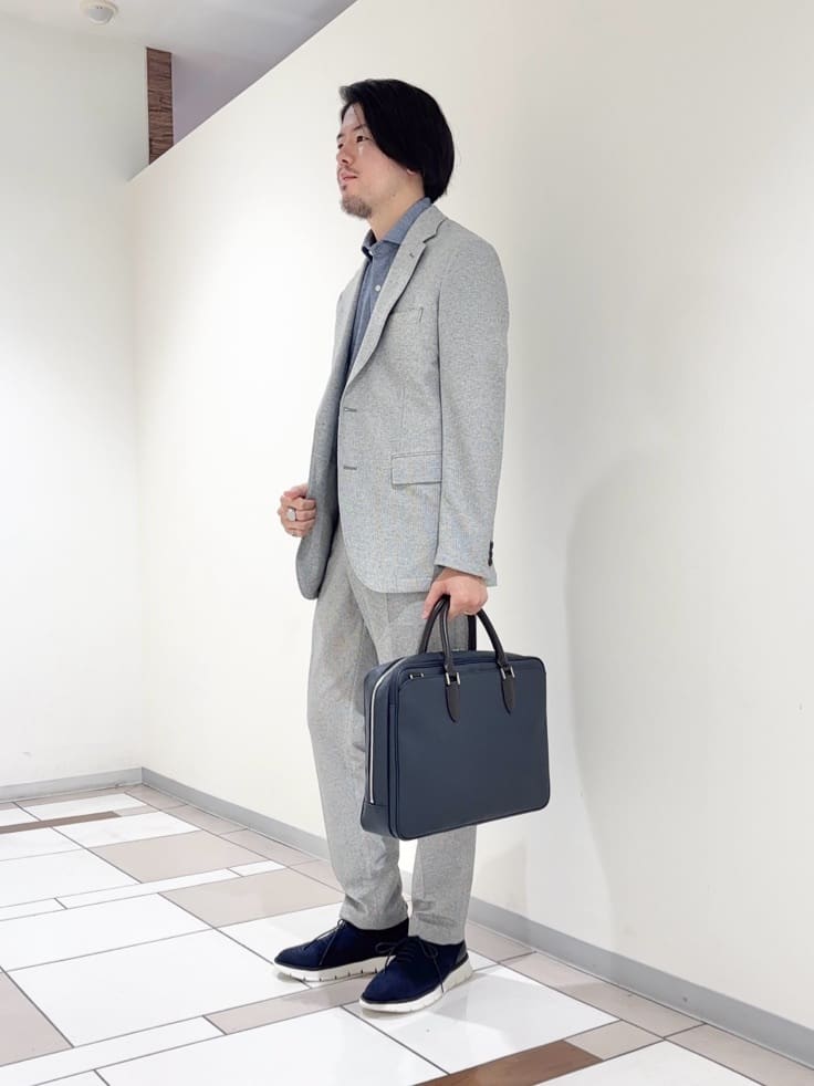 及川さんの「TAKEO KIKUCHI｜コーデュラ（R） コーティング ブリーフケース」を使ったコーディネート