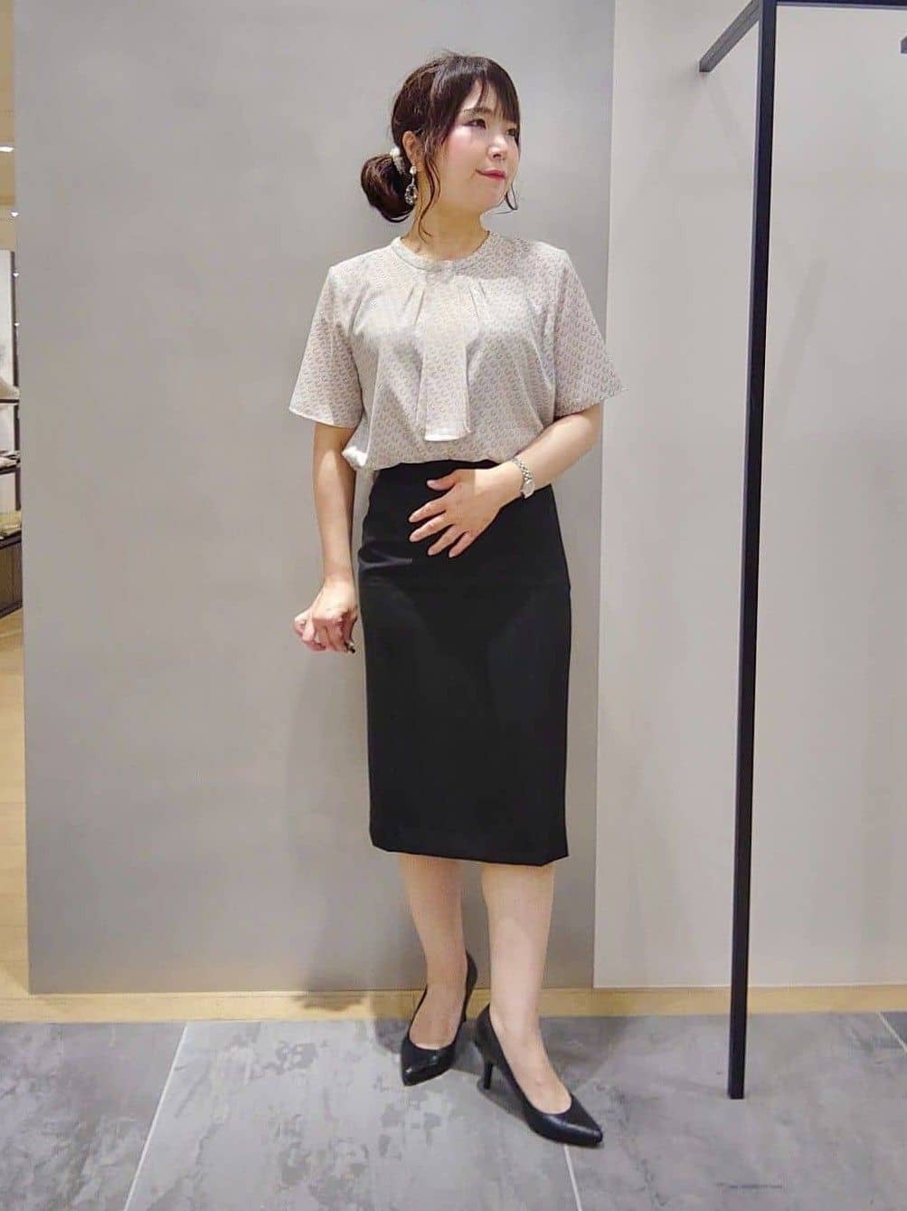 TOMOMIさんの「INDIVI｜【定番スーツ／UVケア／洗える】ウール調ノーカラージャケット」を使ったコーディネート