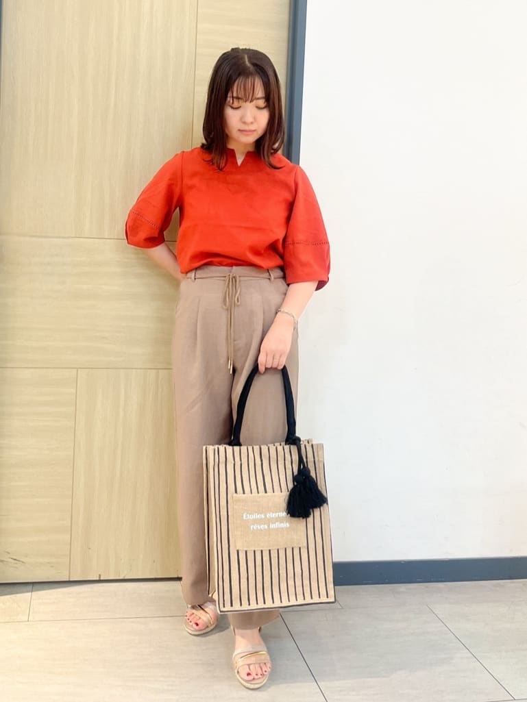 YOさんの「grove｜ロープベルトで差がつく 洗練リラックスパンツ」を使ったコーディネート