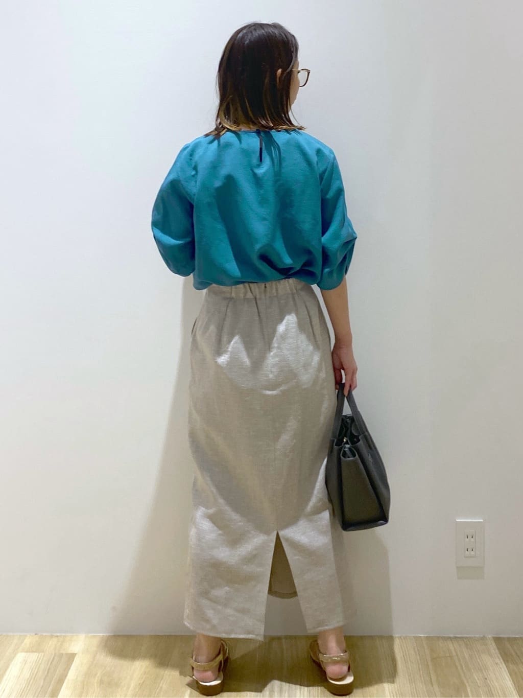 えりさんの「OPAQUE.CLIP｜《美人百花掲載》ストレッチリネンライクタイトスカート【洗濯機洗い可】」を使ったコーディネート