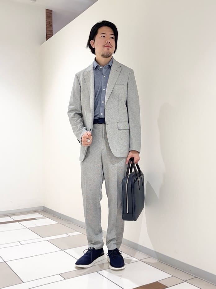 及川さんの「TAKEO KIKUCHI｜コーデュラ（R） コーティング ブリーフケース」を使ったコーディネート