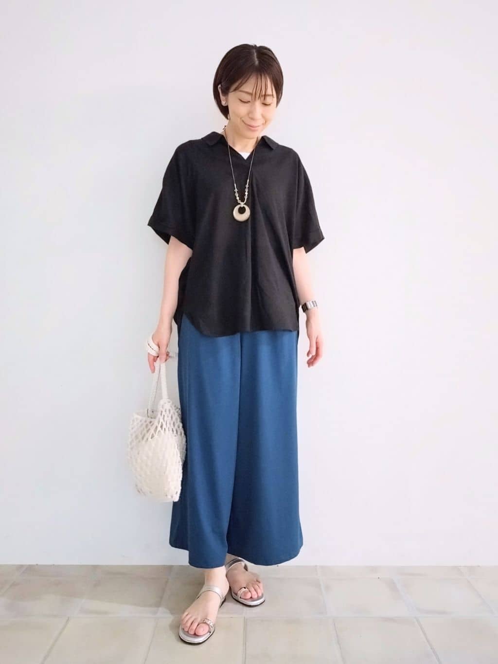 miomioさんの「SHOO･LA･RUE｜【S-LL/UV/接触冷感/抗菌防臭】体型を自然にカバー フレンチリネンブレンド襟付ドルマンシャツ」を使ったコーディネート