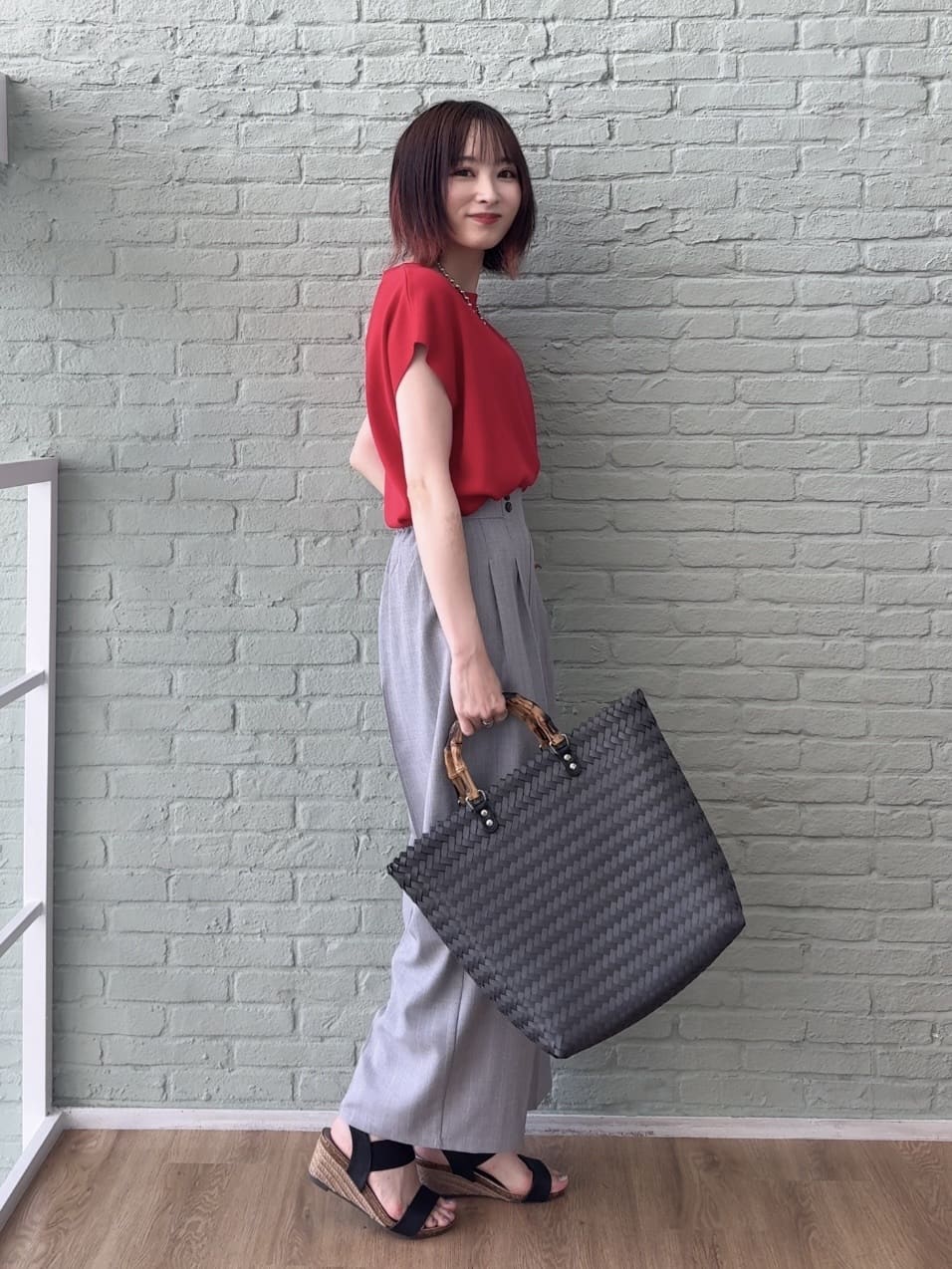 𝐜𝐡𝐢𝐤𝐚さんの「SHOO･LA･RUE｜【洗える/S-LL/ひんやり】さらりと好印象　総針フレンチスリーブニット」を使ったコーディネート