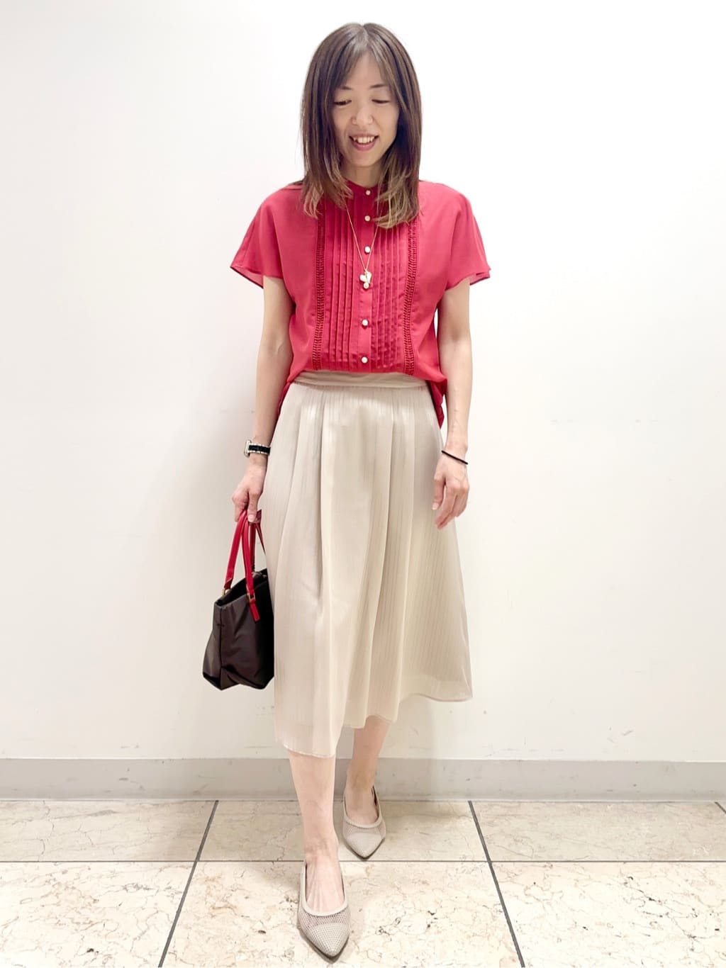 イト子さんの「Reflect｜◆【選べる7色◎／手洗い可】フロントピンタックデザインブラウス」を使ったコーディネート