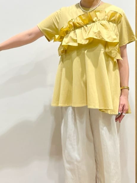 chiakiさんの「OPAQUE.CLIP｜◆フリルドッキングペプラムトップス【接触冷感／洗濯機洗い可】」を使ったコーディネート