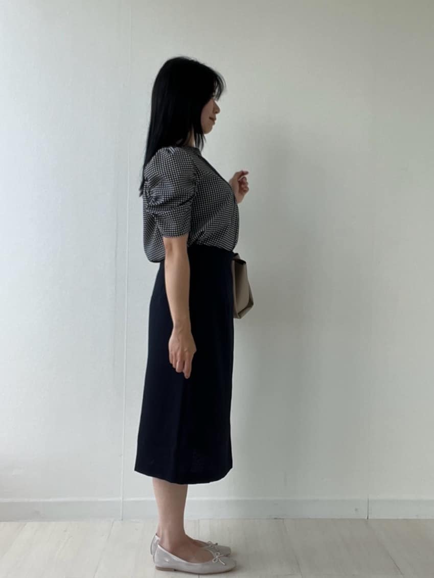 Mori Moriさんの「index｜柄プリントピンタックブラウス【洗濯機洗い可／イージーアイロン／防シワ】」を使ったコーディネート