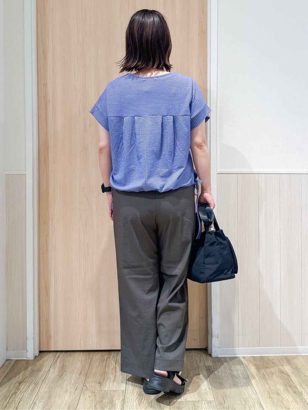 mimoさんの「SHOO･LA･RUE｜【洗える/S-LL】シルエット変化を楽しめる サッカーストライプ柄スキッパートップス」を使ったコーディネート