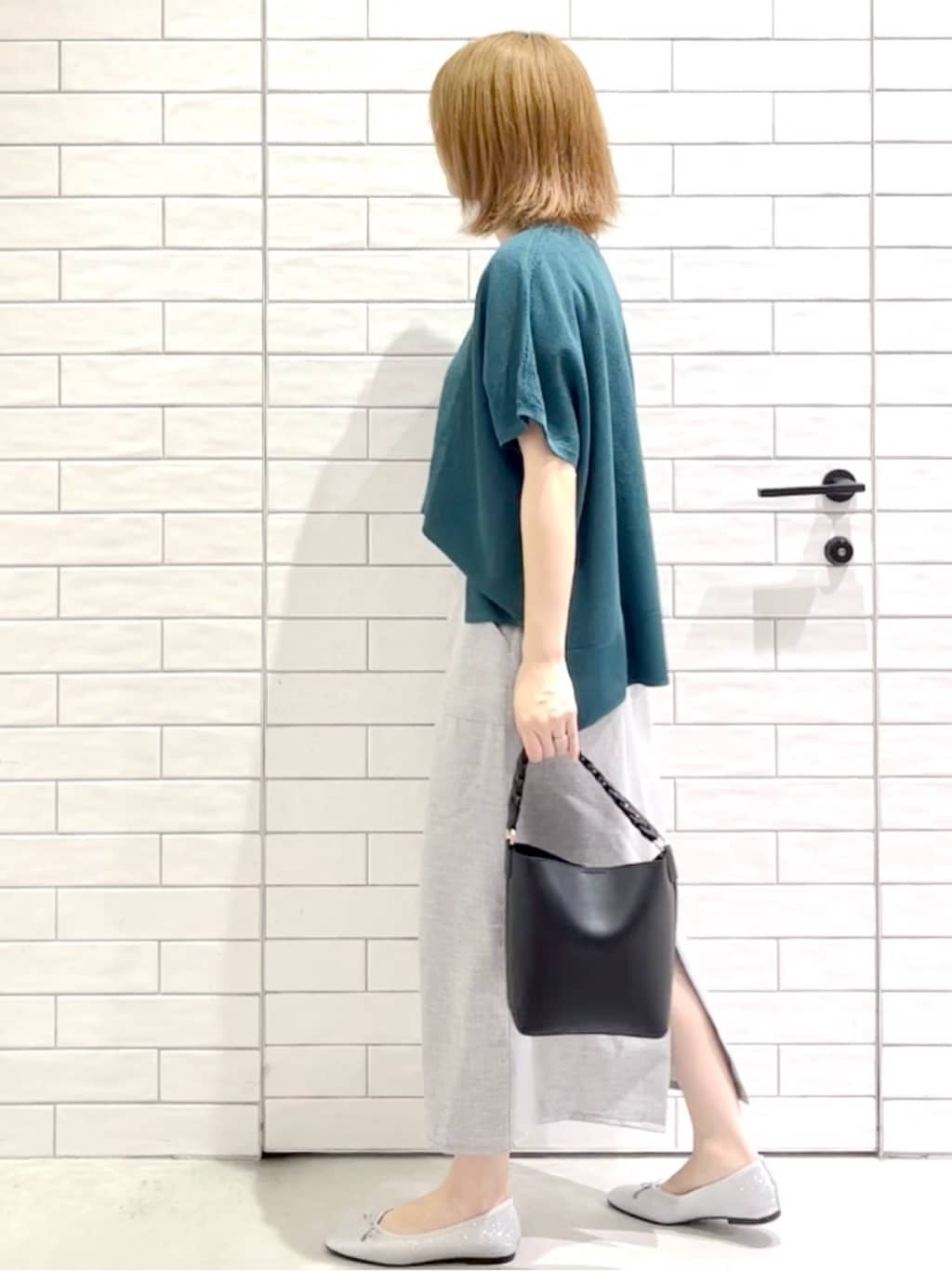 しおりさんの「OPAQUE.CLIP｜《5色展開／S-LLサイズ》リラクシーメッシュニット【洗濯機洗い可】」を使ったコーディネート