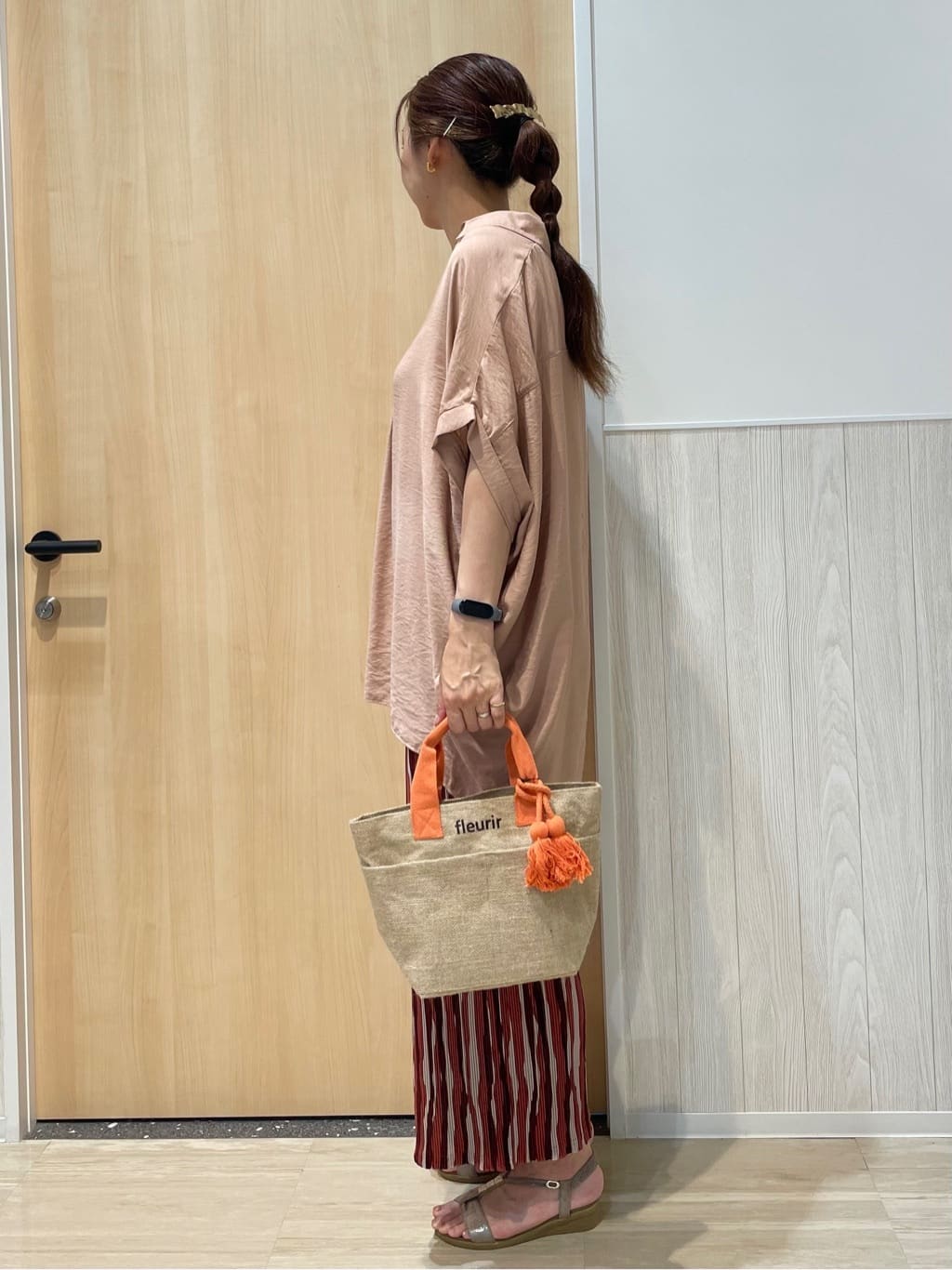 エモさんの「SHOO･LA･RUE｜【ひんやり】すっきりきれいに体型カバー コクーンシルエットワンピース」を使ったコーディネート
