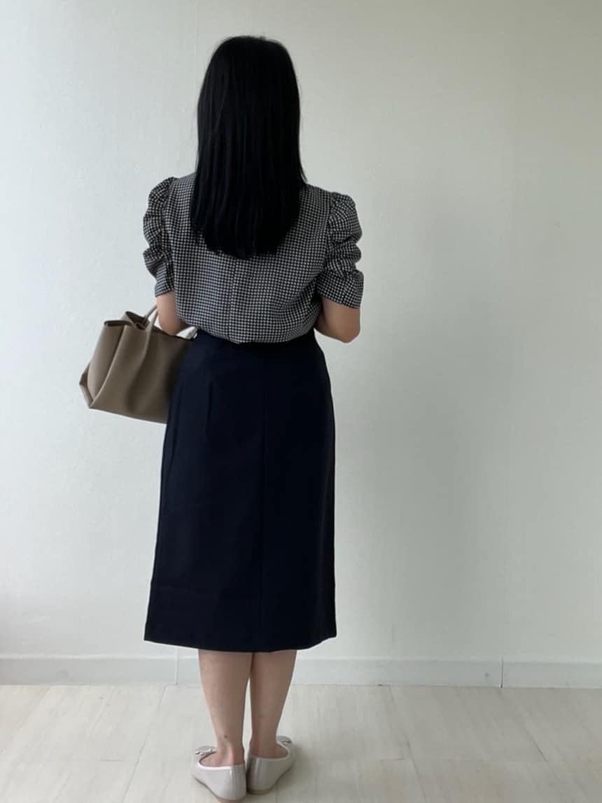 Mori Moriさんの「index｜柄プリントピンタックブラウス【洗濯機洗い可／イージーアイロン／防シワ】」を使ったコーディネート