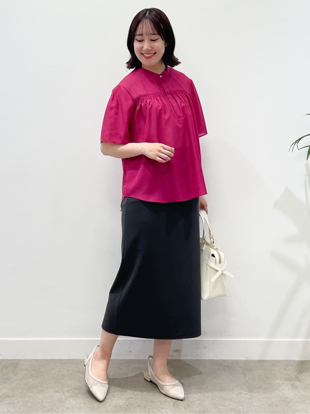 yukariさんの「Reflect｜【選べる5色◎／マシンウォッシュ可】シャーリングデザインブラウス」を使ったコーディネート