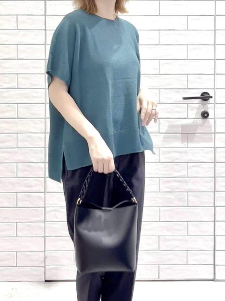 しおりさんの「OPAQUE.CLIP｜《5色展開／S-LLサイズ》リラクシーメッシュニット【洗濯機洗い可】」を使ったコーディネート