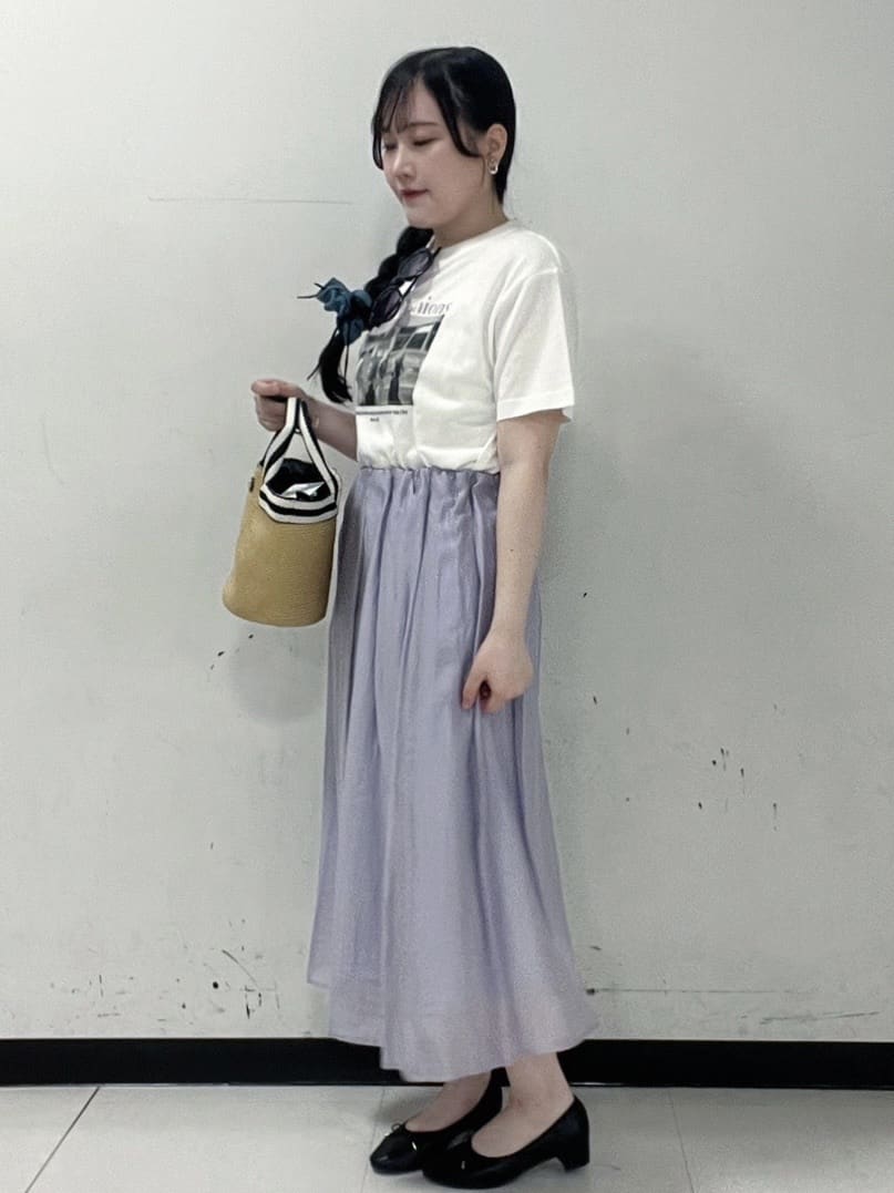 Hitomiさんの「index｜シアーギャザーフレアスカート【洗濯機洗い可】」を使ったコーディネート
