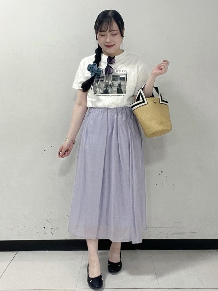 Hitomiさんの「index｜シアーギャザーフレアスカート【洗濯機洗い可】」を使ったコーディネート