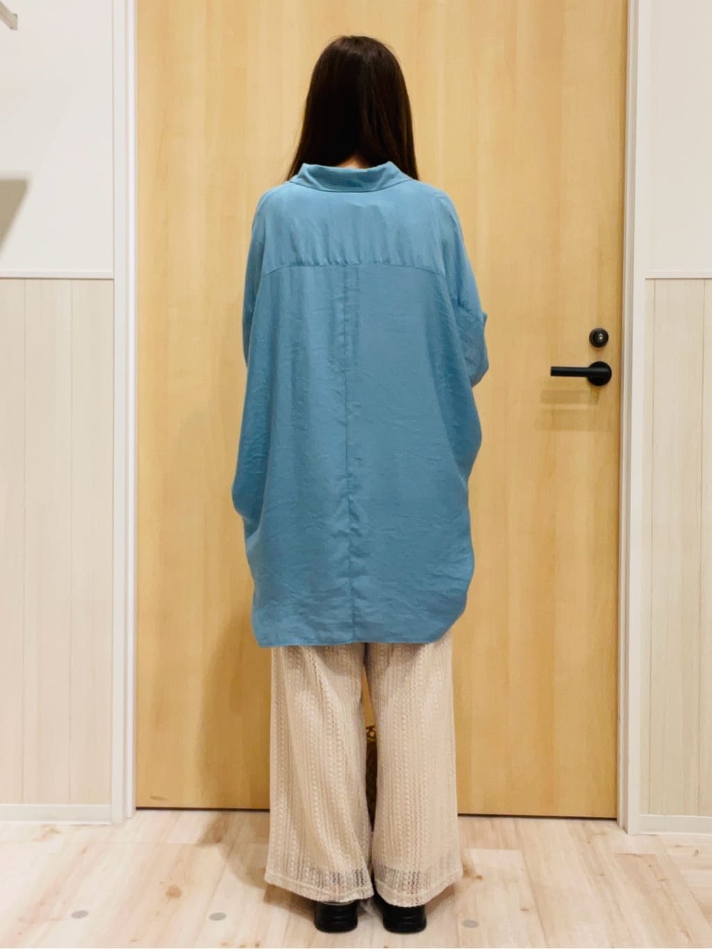 minamiさんの「SHOO･LA･RUE｜【ひんやり】すっきりきれいに体型カバー コクーンシルエットワンピース」を使ったコーディネート